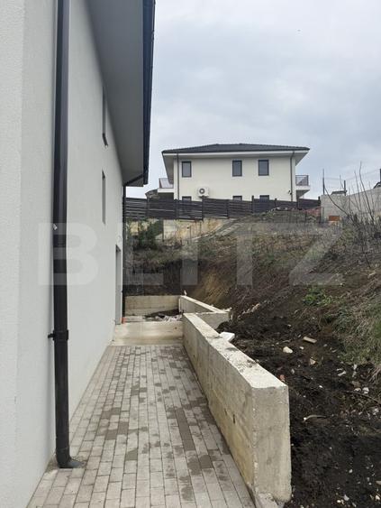 Casă individuală cu 4 camere cu Canalizare în Exterior Est