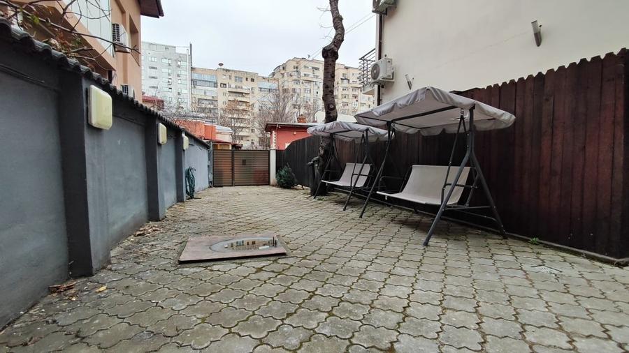 Casă individuală cu 6 camere cu Canalizare în Decebal
