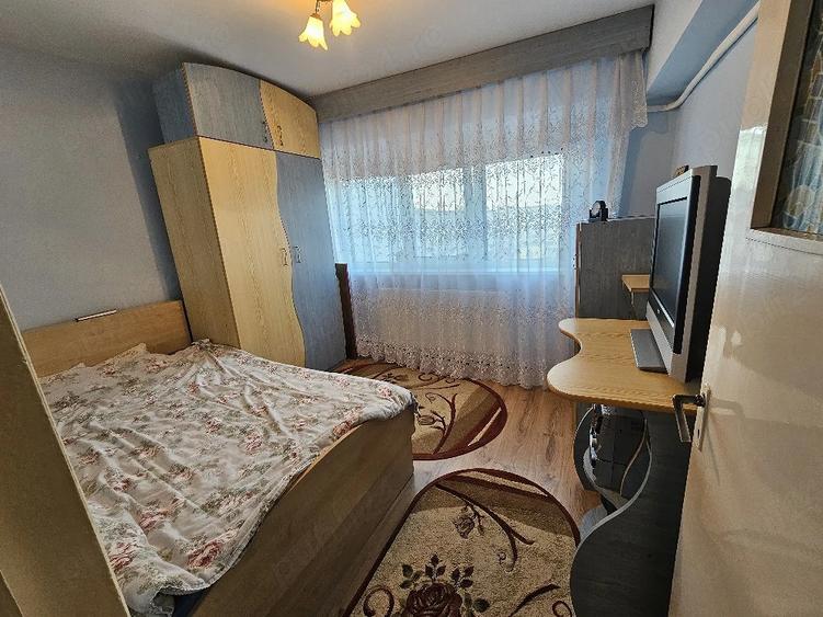 Apartament cu 3 camere decomandat în Obor