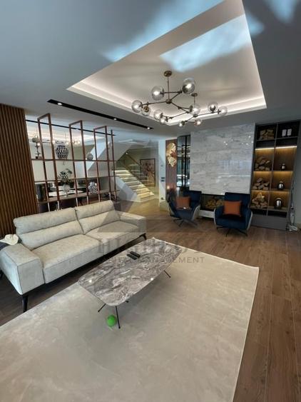 Duplex cu 9 camere cu Piscina în Pipera
