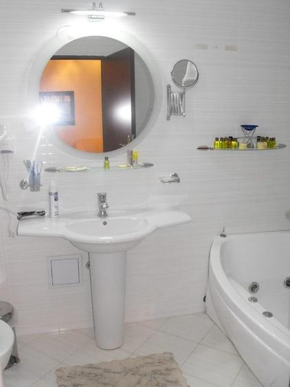 Spațiu comercial, de 358 mp, în Titan