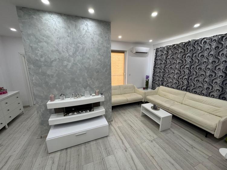 Penthouse cu 2 camere decomandat în Pietroasa