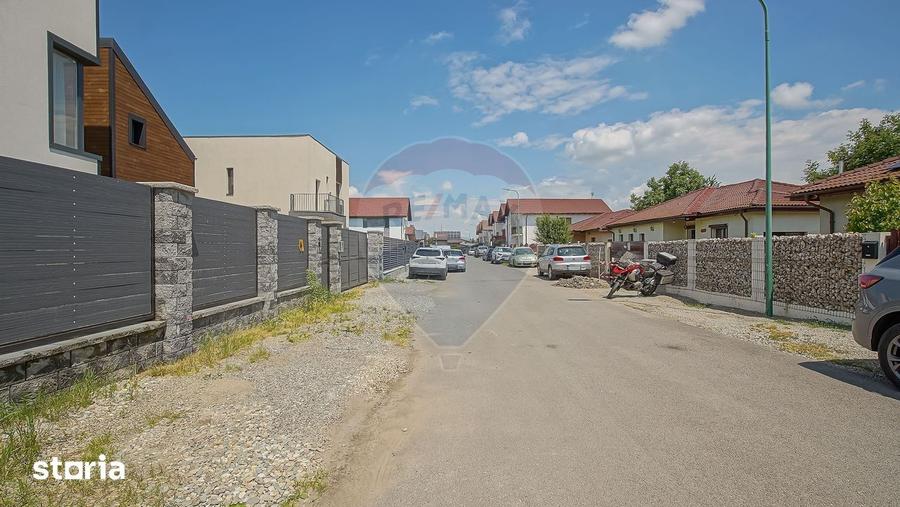 Casă cu 4 camere cu Teren 387 Mp în Stupini