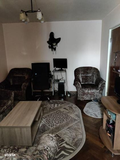 Apartament cu 3 camere semidecomandat în Abator