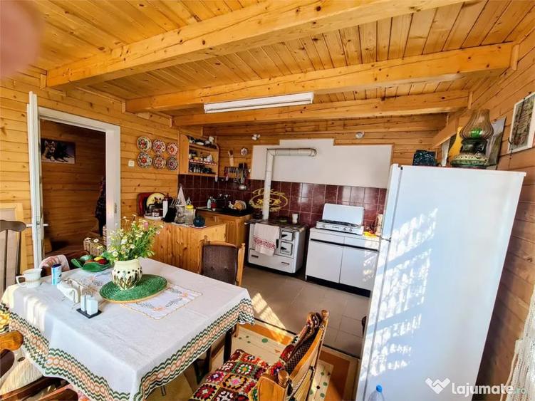 Casă cu 4 camere cu Teren 390 Mp în Izvoru Mureșului
