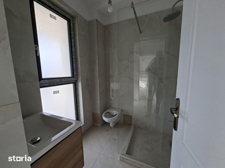 Casă cu 5 camere cu Teren 250 Mp în Micești