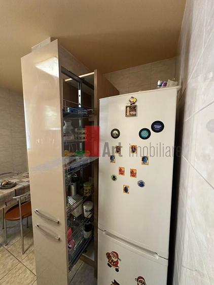 Apartament cu 3 camere decomandat în Drumul Taberei