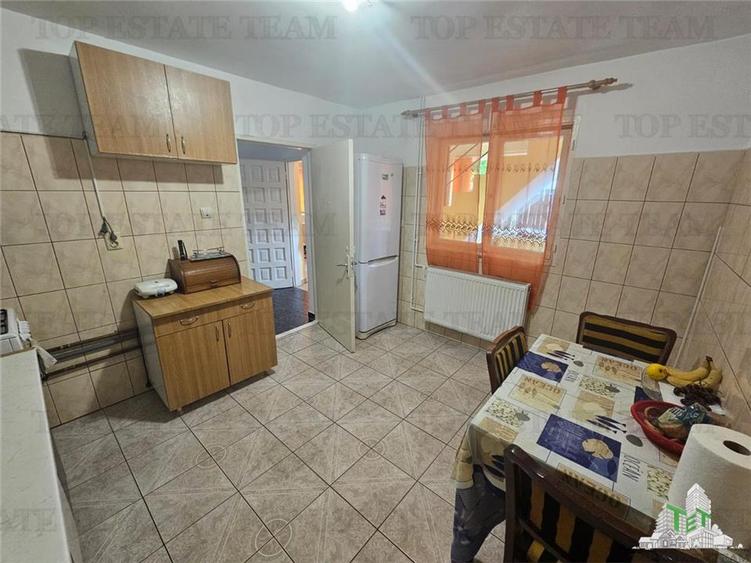 Casă individuală cu 4 camere cu Canalizare în Roșu