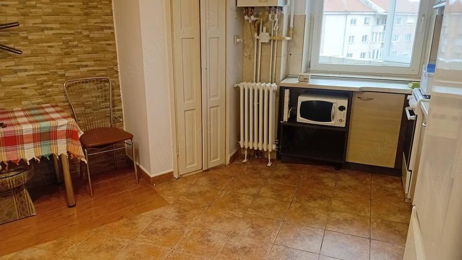 Apartament cu 3 camere decomandat în Alfa