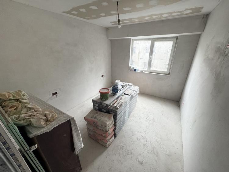 Apartament cu 3 camere decomandat în CET
