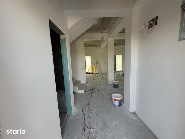 Casă cu 4 camere cu Teren 400 Mp în Domnești
