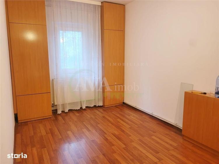 Apartament cu 3 camere semidecomandat în Mioriței
