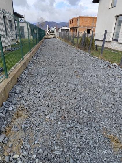 Casă cu 4 camere în Satu Nou de Sus