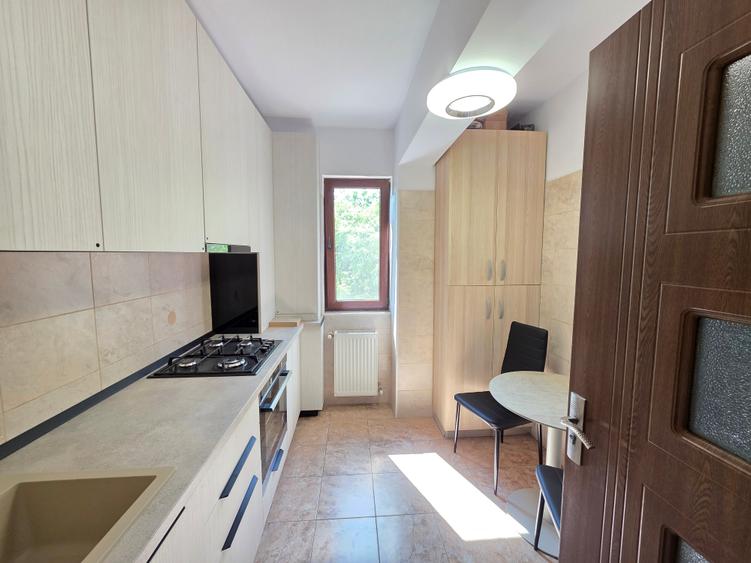 Apartament cu 2 camere decomandat în Metalurgiei