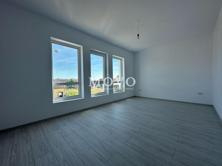 Duplex cu 4 camere cu Canalizare în Săcălaz