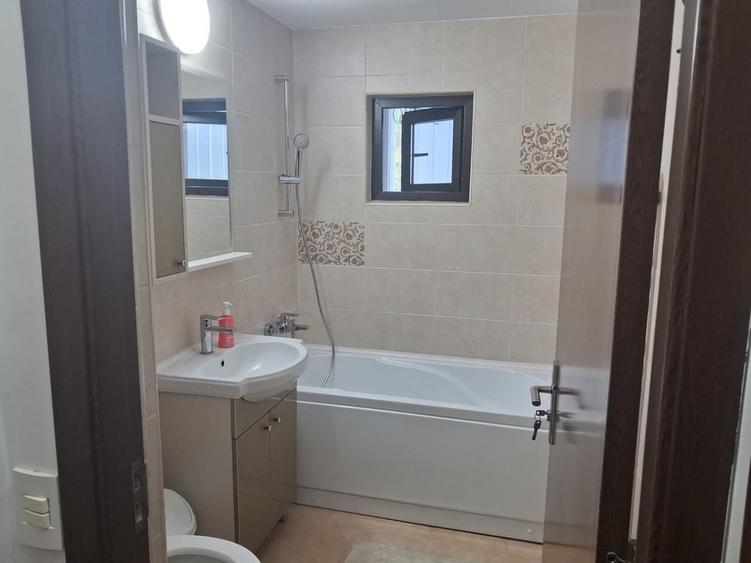 Apartament cu 3 camere decomandat în Exterior Vest