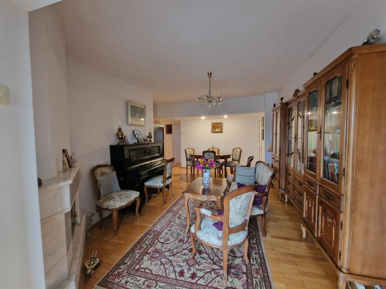 Apartament cu 4 camere decomandat, mobilat în Centru Civic