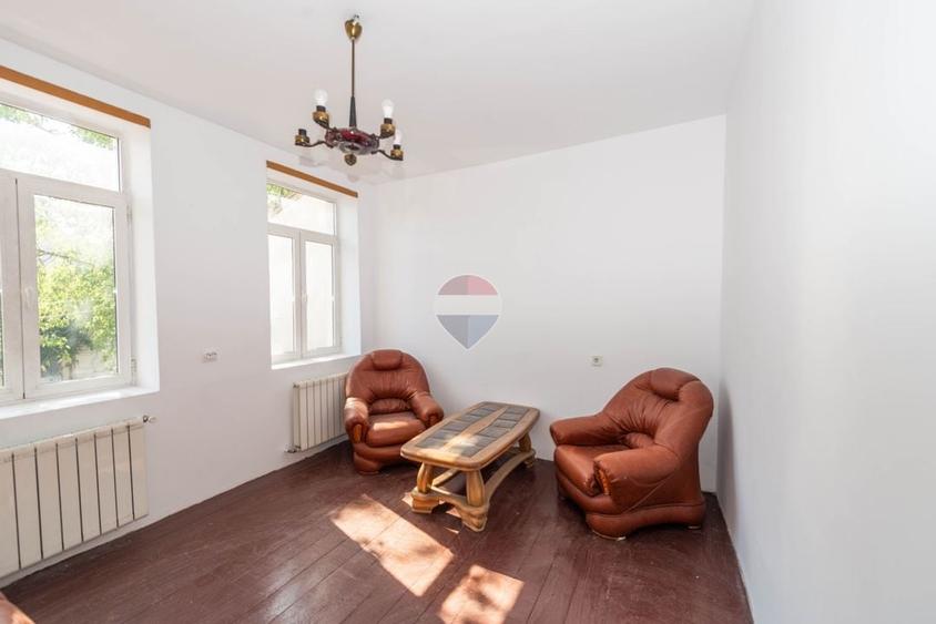 Casă individuală cu 5 camere cu Teren 125 Mp în Gara de Nord