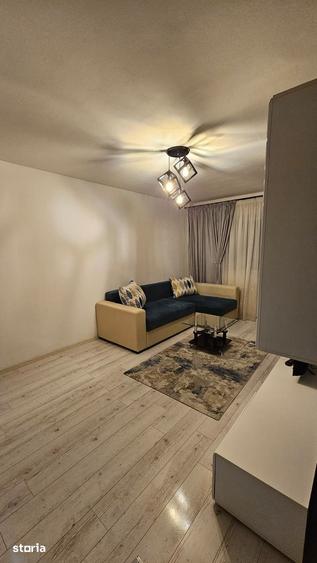 Apartament cu 3 camere decomandat în Calea București