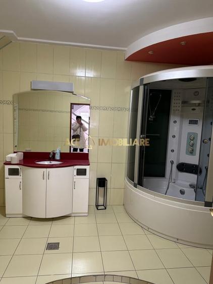 Casă individuală cu 6 camere cu Canalizare în Tineretului