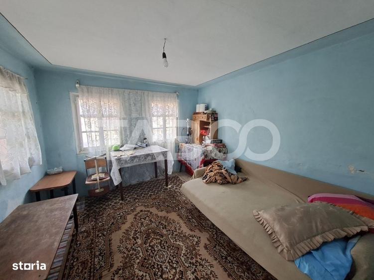 Casă cu 2 camere nedecomandat cu Teren 580 Mp în Axente Sever