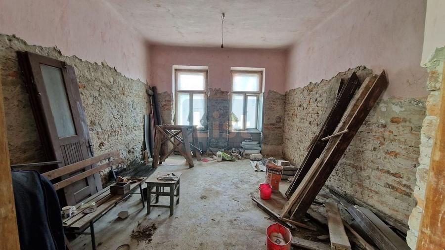 Casă cu 3 camere cu Canalizare în Central