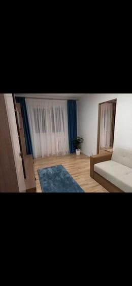 Apartament cu 3 camere semidecomandat în Micro 14