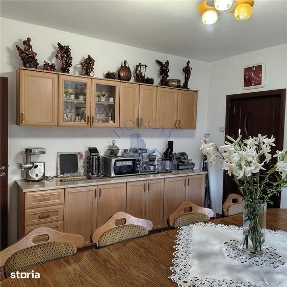 Casă cu 9 camere cu Teren 741 Mp în Central