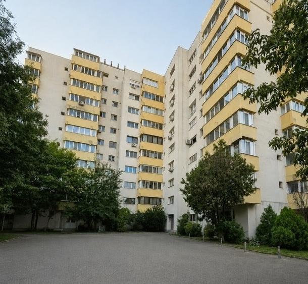 Apartament cu 4 camere decomandat în Lacul Tei