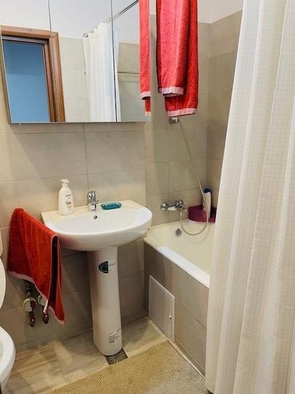 Apartament cu 3 camere decomandat, mobilat în Gara de Nord