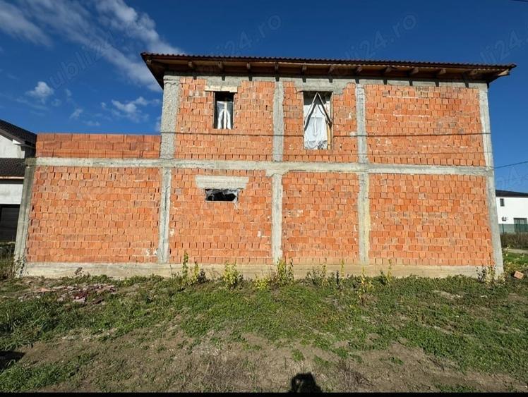 Casă cu 5 camere în Vladimirescu