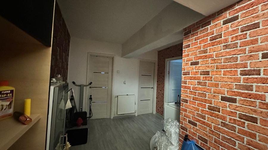 Apartament cu 3 camere decomandat în Sud