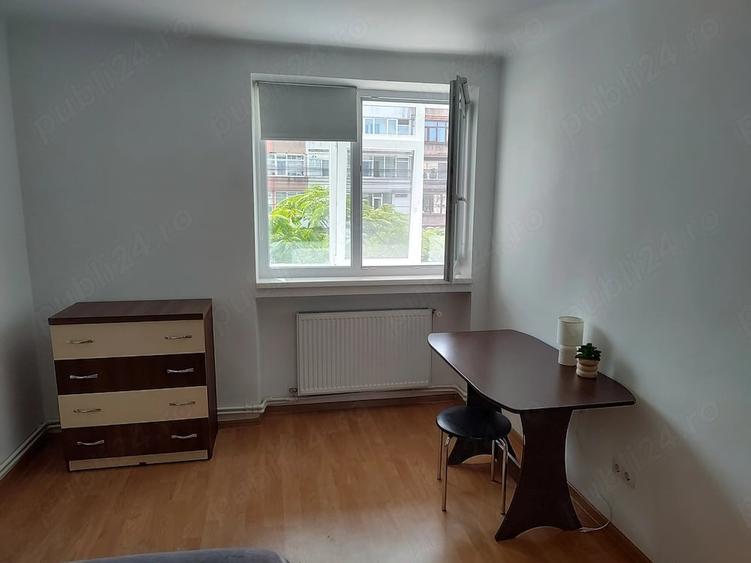 Apartament cu 2 camere decomandat în Policlinica