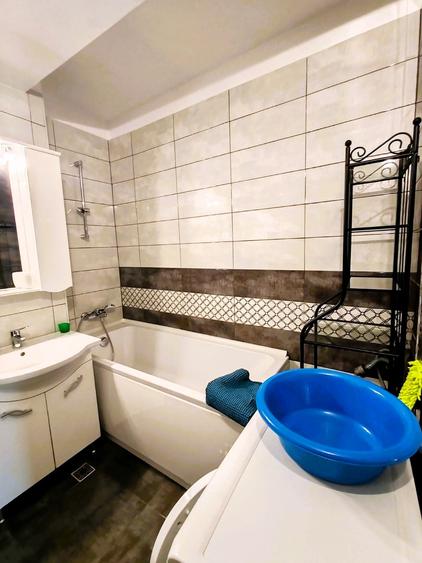 Apartament cu 3 camere semidecomandat în Calea Turzii
