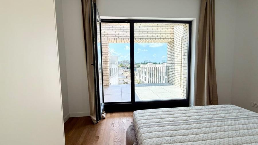 Apartament cu 4 camere semidecomandat, mobilat în Pipera