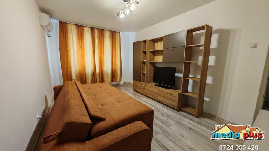 Apartament cu 3 camere decomandat în Micro 17