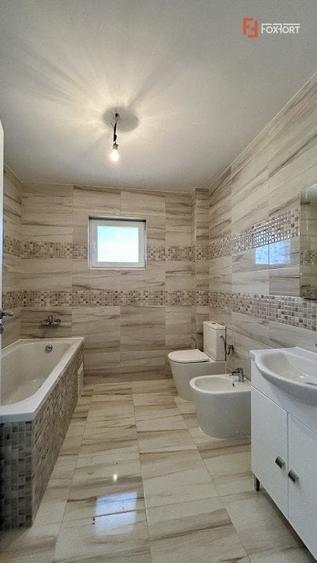 Duplex cu 5 camere cu Canalizare în Sânandrei
