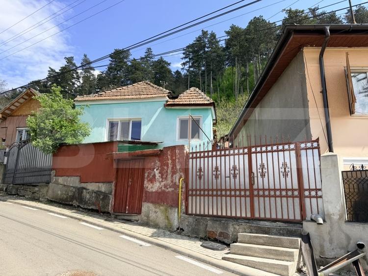 Casă individuală cu 4 camere cu Canalizare în Cugir