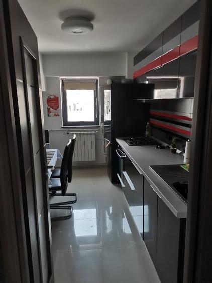 Apartament cu 3 camere decomandat, mobilat în Tomis III