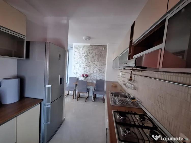 Apartament cu 3 camere semidecomandat în Central