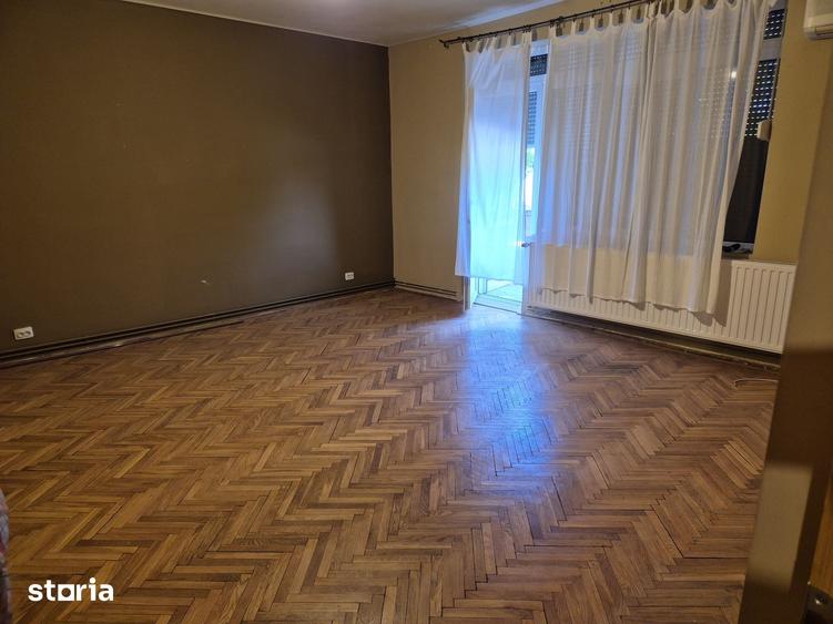 Apartament cu 3 camere decomandat în Romanilor