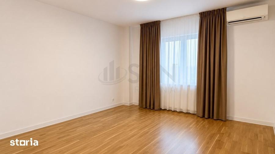 Apartament cu 4 camere decomandat în Central
