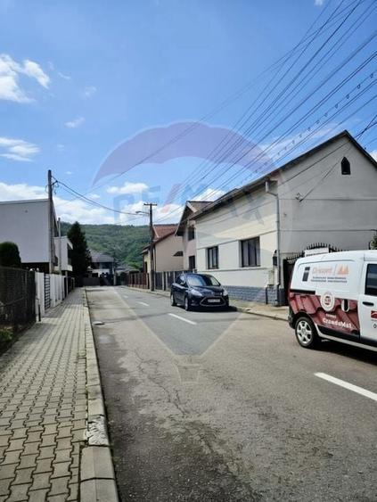 Casă / Vilă cu 3 camere de vânzare în zona Central - 1