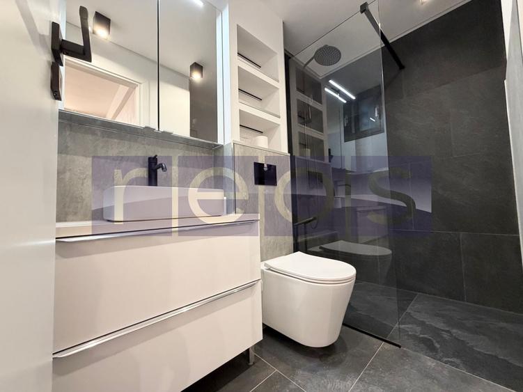 Apartament cu 4 camere semidecomandat, mobilat în Universitate