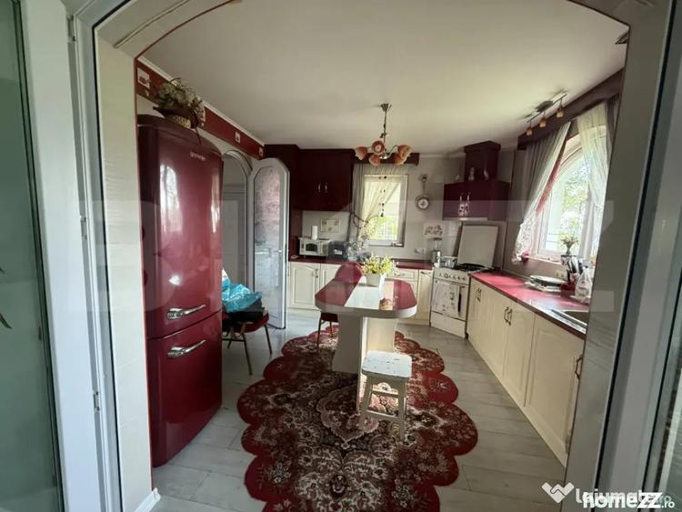 Casă cu 5 camere cu Teren 3837 Mp în Central