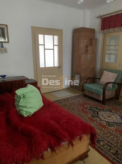 Casă individuală cu 6 camere cu Garaj în Brusturoasa