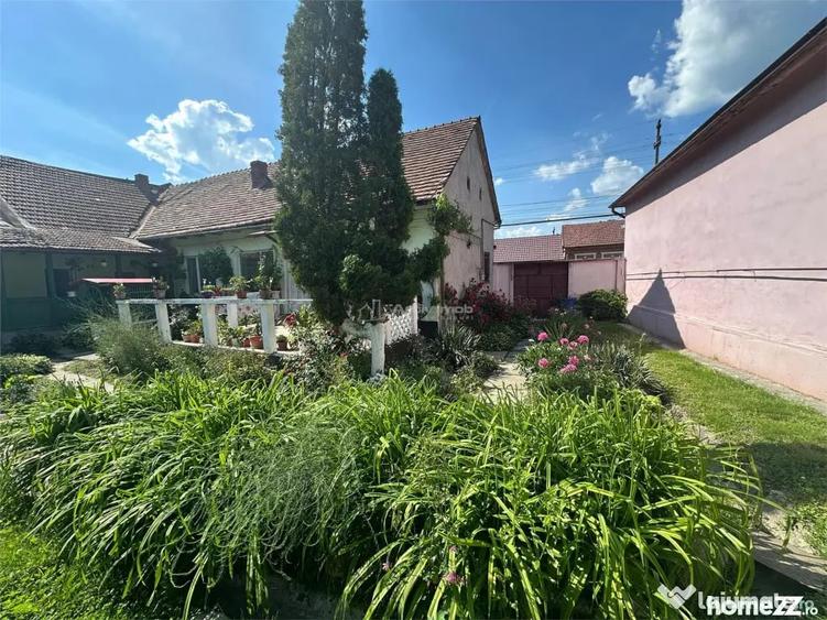 Casă cu 4 camere cu Teren 1000 Mp în Central
