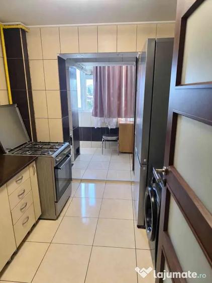 Apartament cu 3 camere decomandat în Titulescu