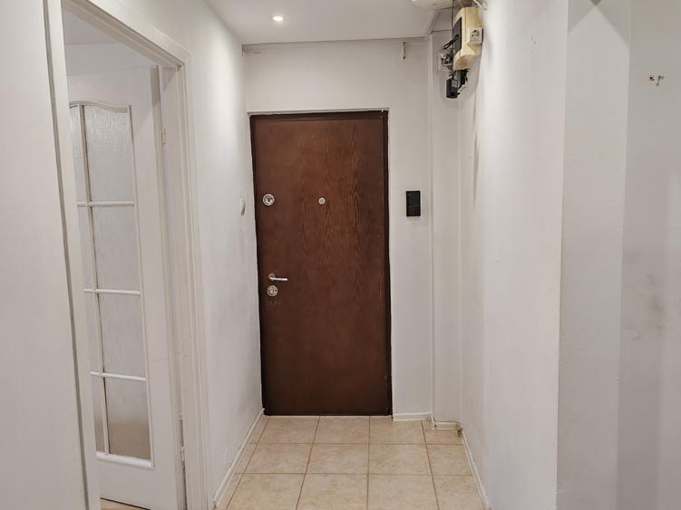 Apartament cu 3 camere decomandat în Astra