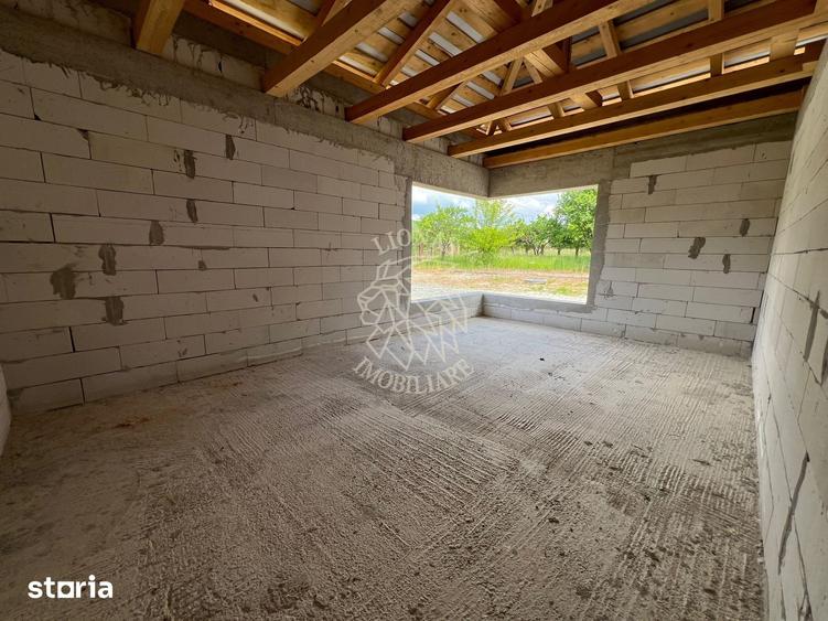 Casă cu 4 camere cu Teren 1700 Mp în Dumitrița